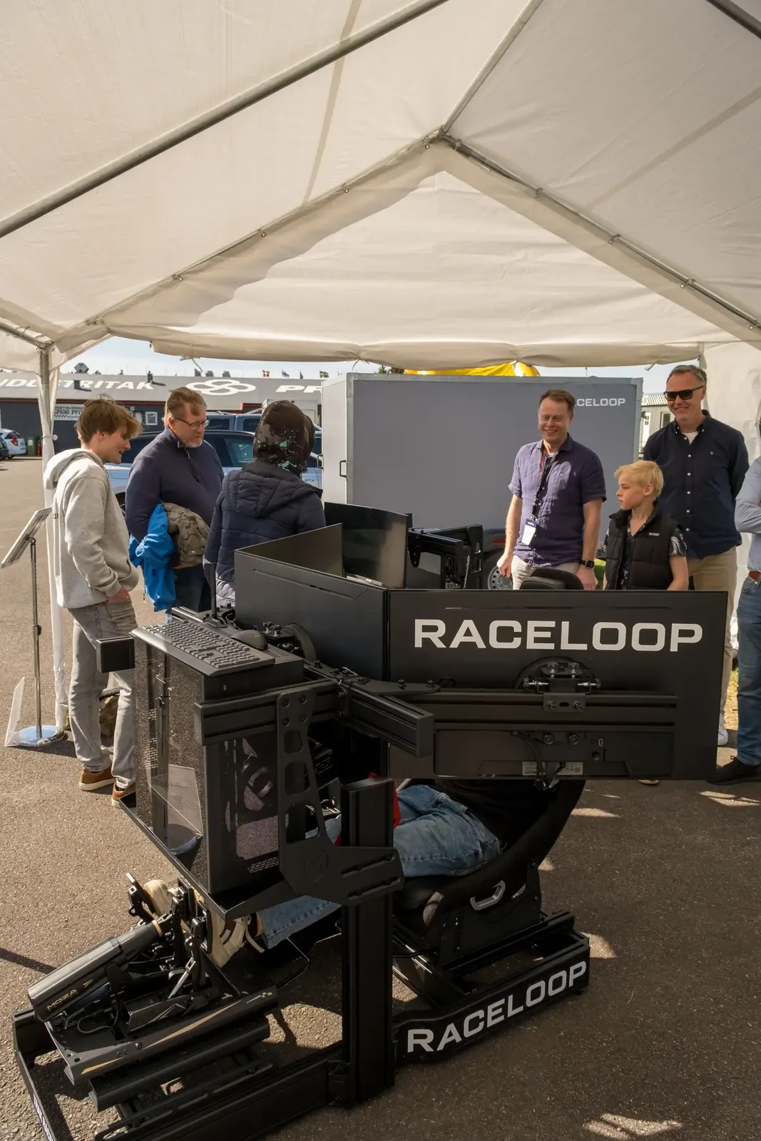 Hyr en racingsimulator till festen. Vi sköter allt. — party