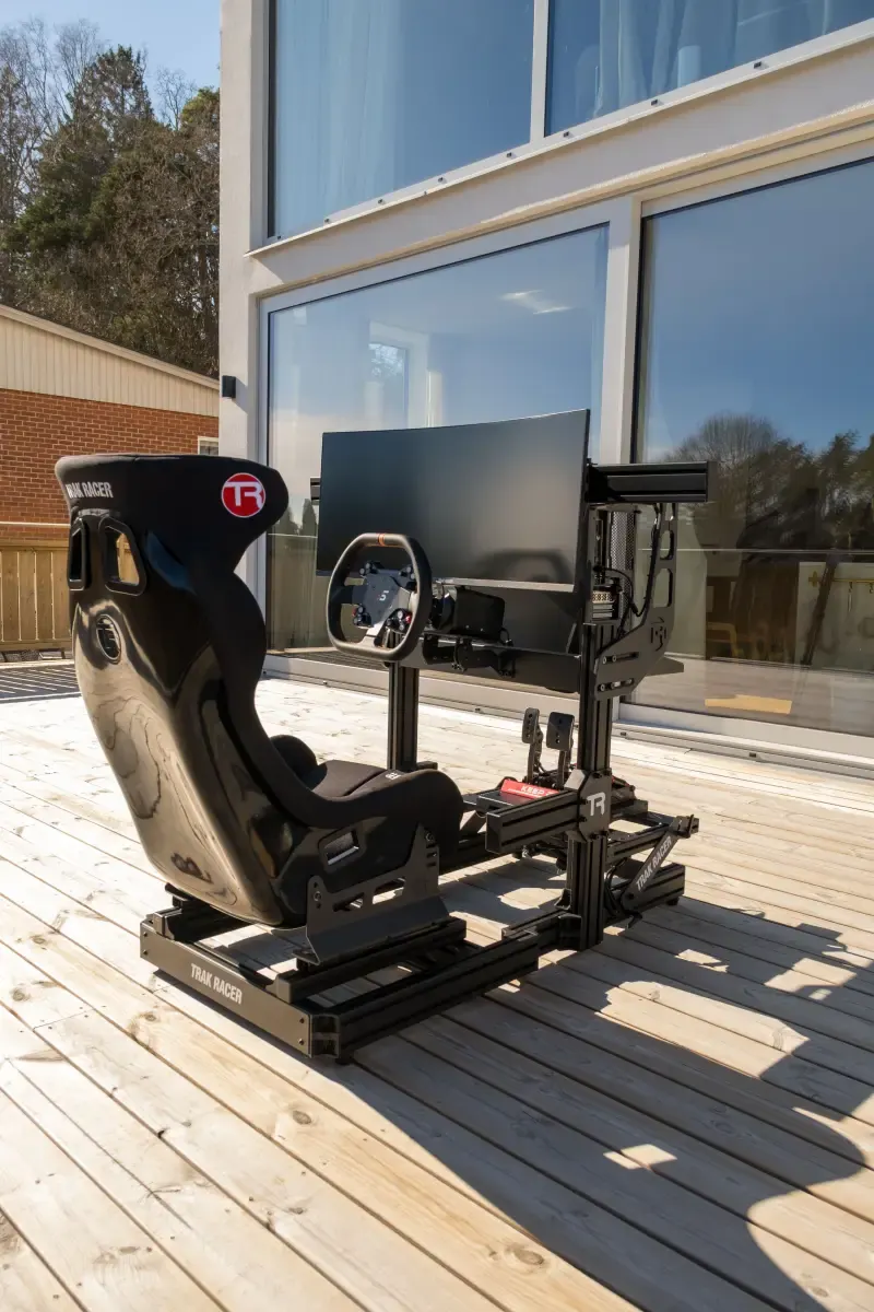 Hyr en racingsimulator till festen. Vi sköter allt. — rig